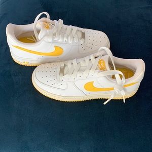 Nike Air Force 1. White and yellow. New